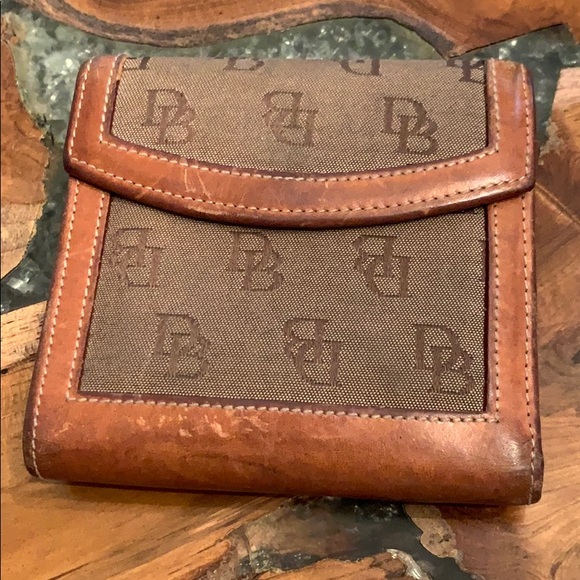 Dooney & Bourke Handbags - 🎀Dooney & Bourke Wallet
